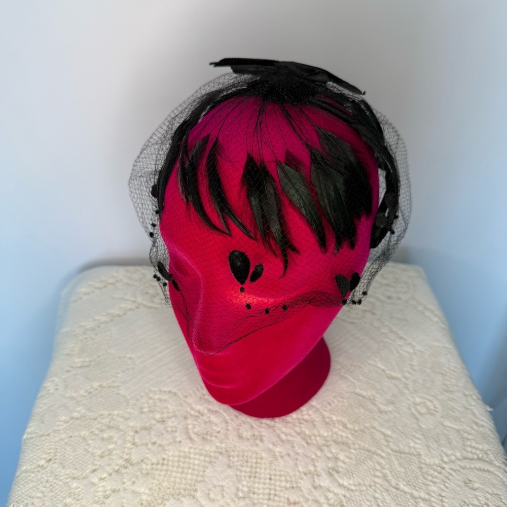 Black Feathered Veilโ Headpiece